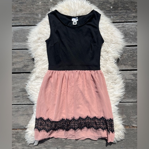 Sweet Storm Dresses & Skirts - Elegant Black and Pink Lace Detail Strapless Dress